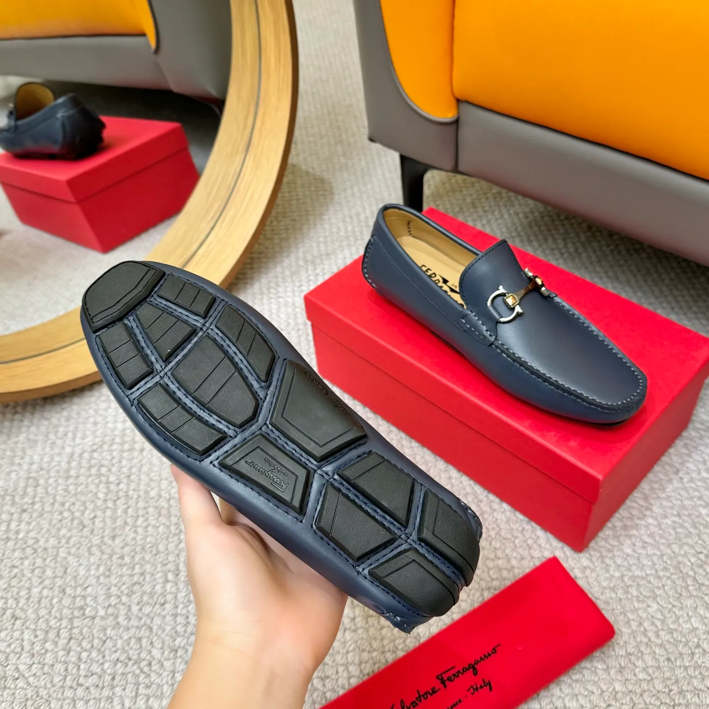 Men's men's shoes 💰420 (Yangli) Ferragamo 〰Ferragamo 2⃣️0⃣️2⃣️5️⃣ New series 👊🏻 Upper 🇮🇹 Italian imported calfskin, original outsole molding. Water-dyed sheepskin lining. The identity of every successful man is set off, and the upper and lower shoes are elegant and stable🚶🏻🚶🏻The high-end custom counter original replica is an eternal classic🔍️Number of codes: 38-46 with counter packaging